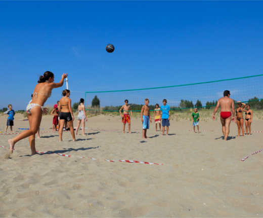 camping ca savio strand volleyball